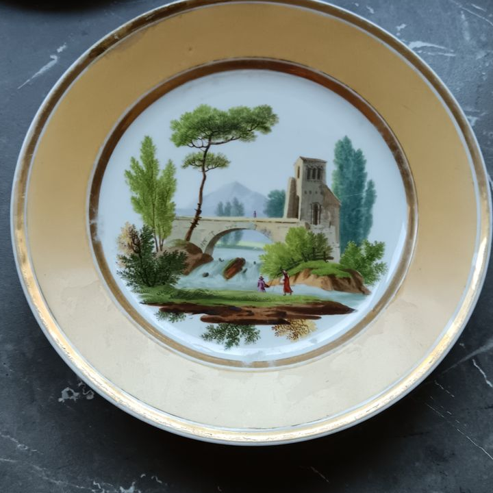 4 assiettes 18e en porcelaine de Paris
