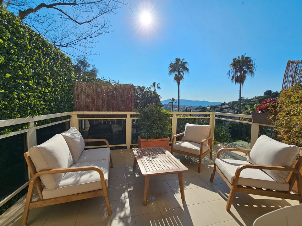 Location Meublée - Superbe grand 2/3 Pièces avec Terrasse Solarium – Le Cannet