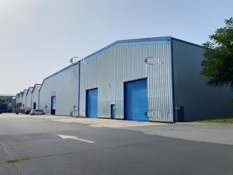 Local d'activité 1 600 m²