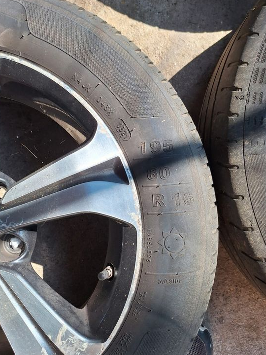 Roues (pneus+janteS) 195 60 R16
