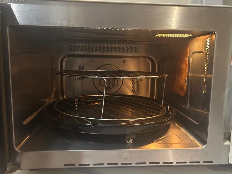 Micro-ondes Sharp fonction Grill 900W
