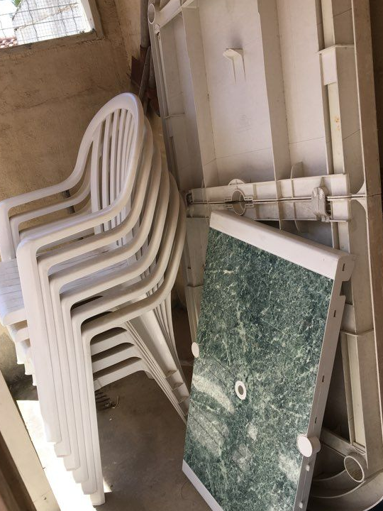 Chaises et table de jardin