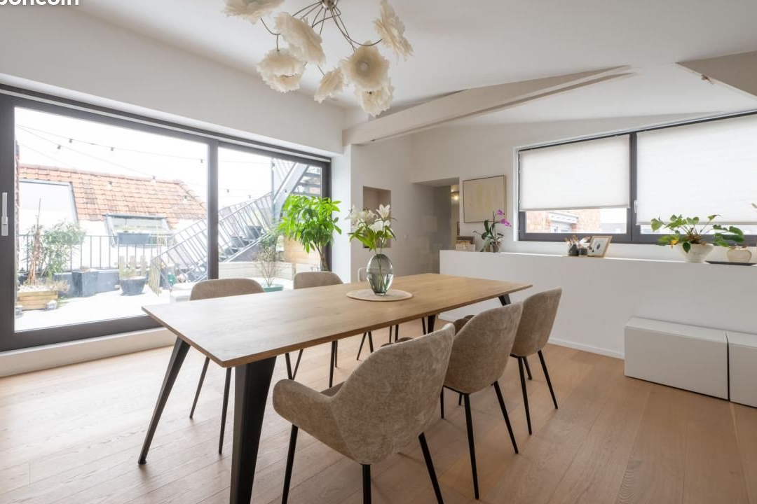 Studio 5 pièces 168 m²