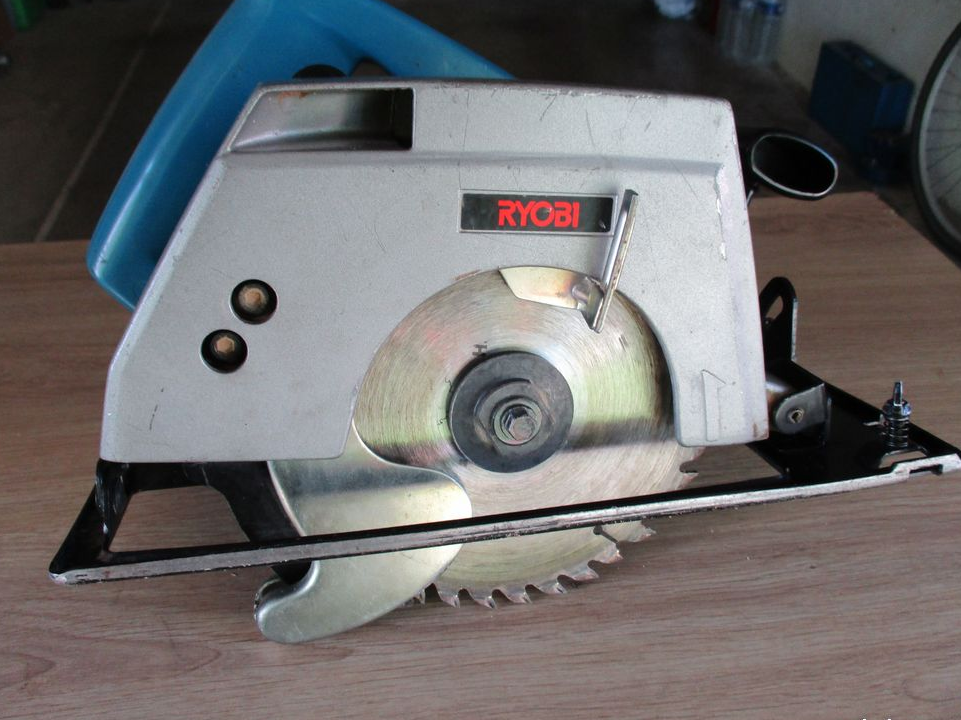 Scie circulaire RYOBI .W- 50C
