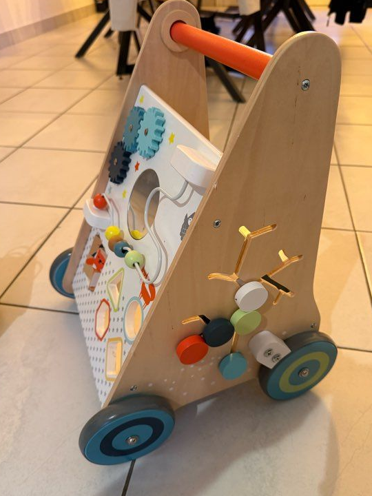 Trotteur de marche et jouet éveil