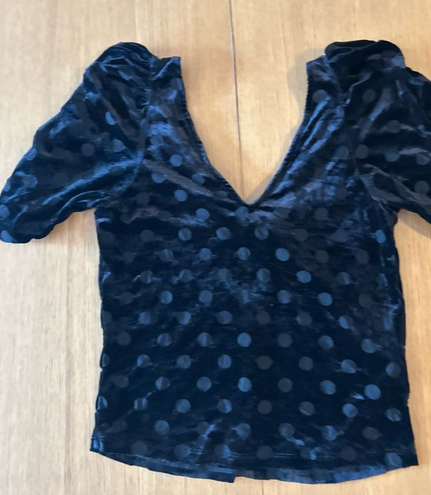 Top noir manches courtes Taille S Mango