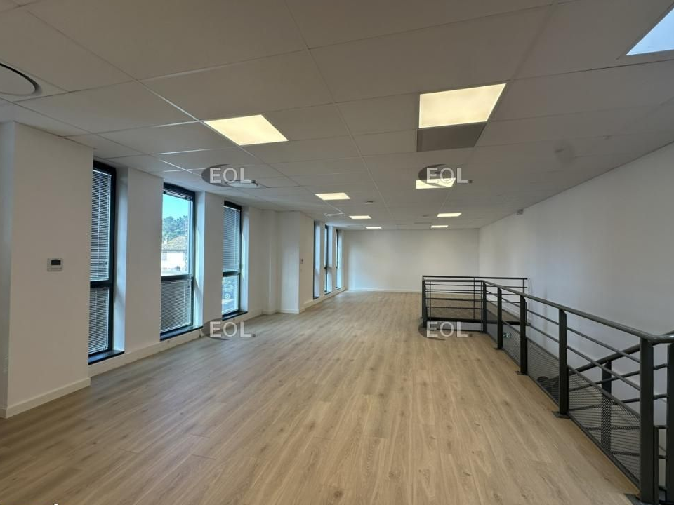 Local d'activité 587 m²