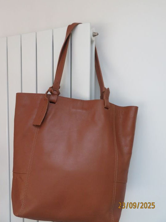 Cabas 100 % cuir , cognac , comme neuf