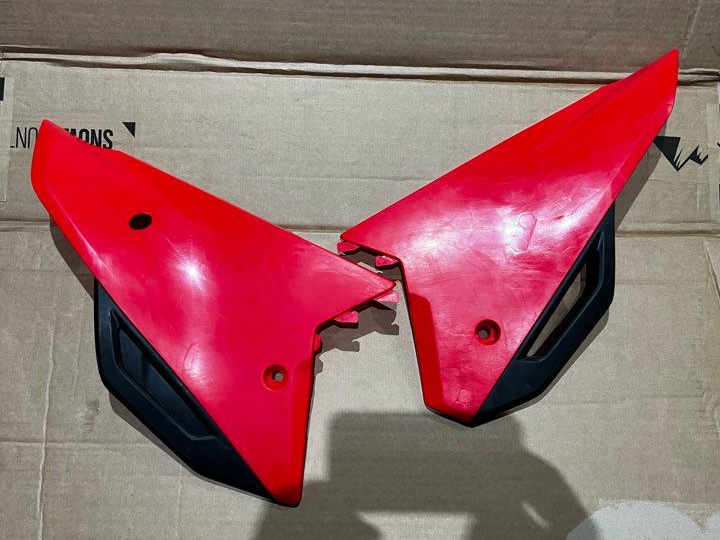 Plaques latéral crf origine