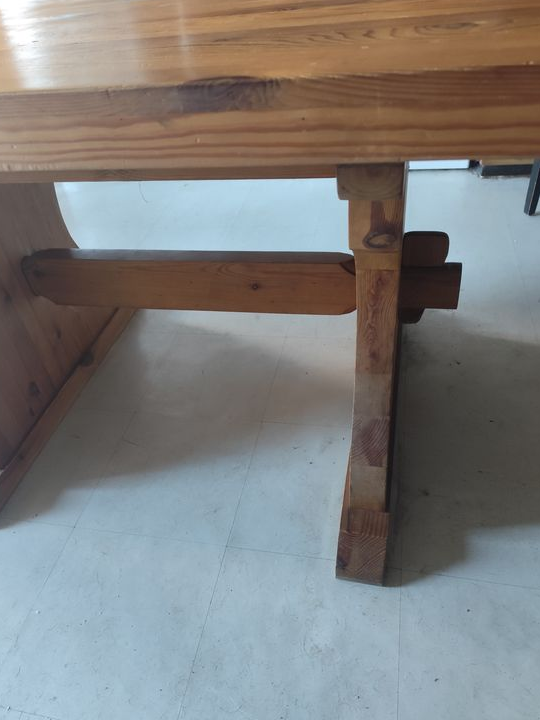 Table en pin massif