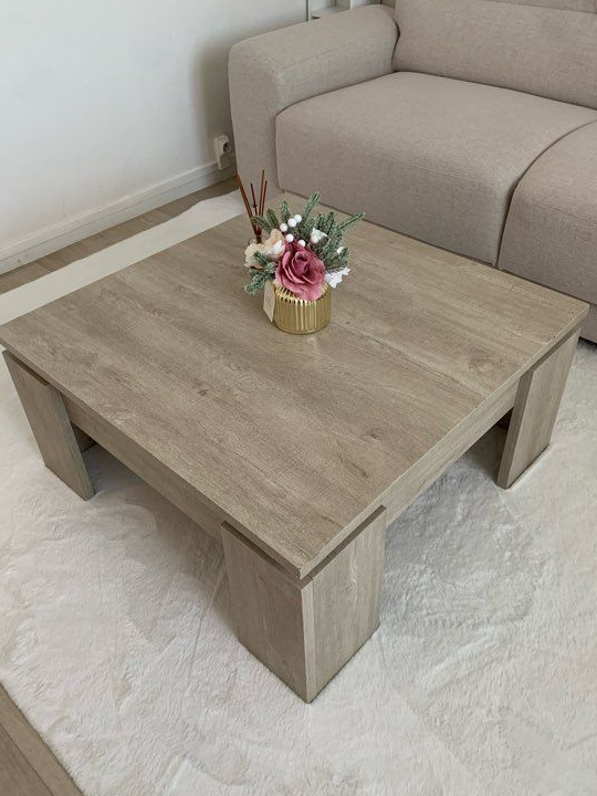 Table basse salon coloris beige clair bois
