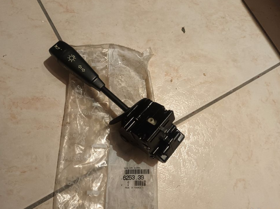 Commutateur code phare peugeot 205 NEUF