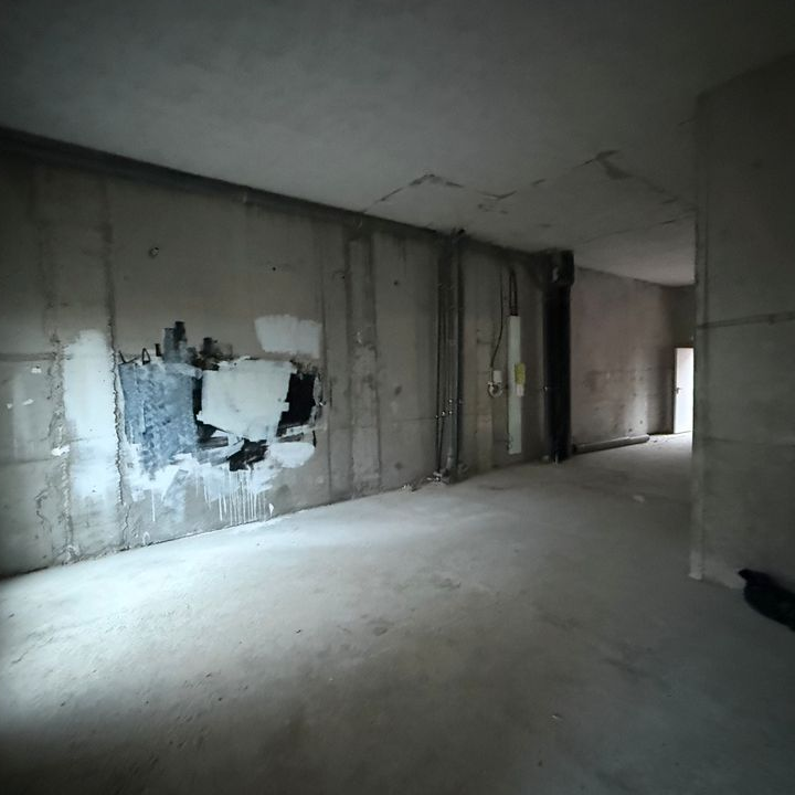 Local commercial emplacement exceptionnel bd creteil a cote de station essence esso