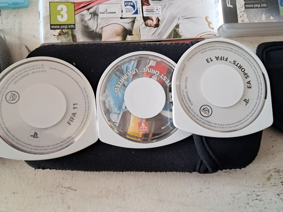Lot boîtes ps2 ps3 xbox ps4 psp Nintendo ds gameboy gamecube