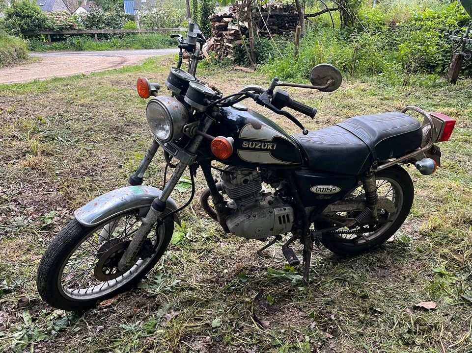Moto suzuki GN125