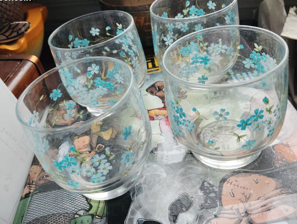 Série de 4 verres vintage myosotis