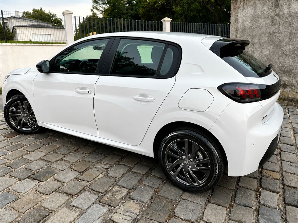 Peugeot 208 Blue hdi / 100cv / Active Business / Boite 6 vitesses / Apple carplay / Origine France / 1ère Main / Gps / 5 places