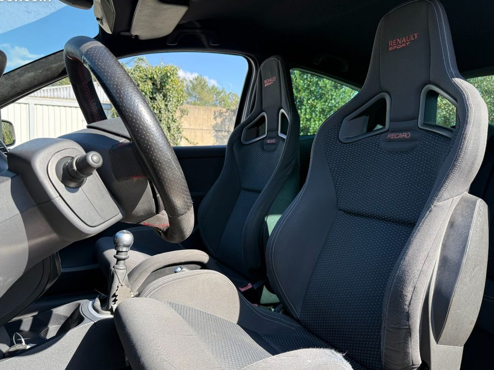 RENAULT CLIO III RS 2.0 16V 200Ch