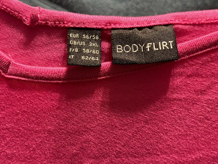 Joli ti-shirt rose neuf T 58/60