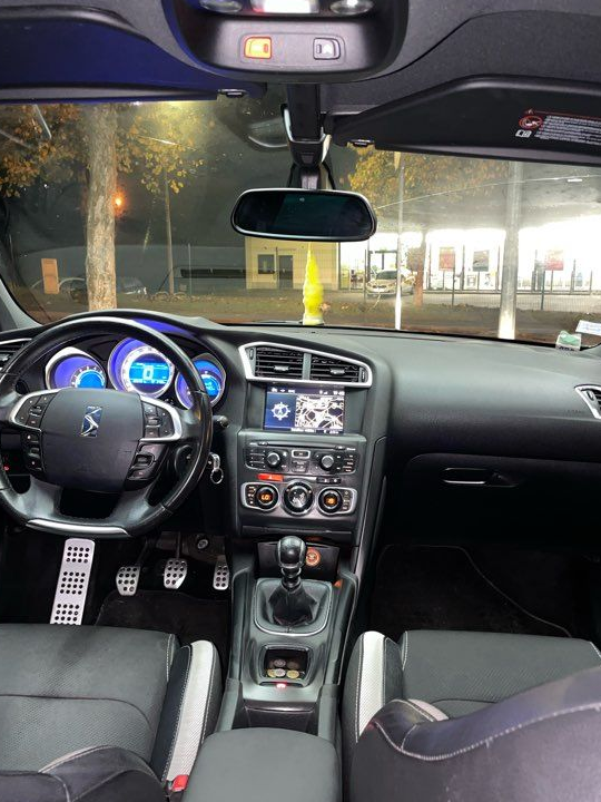 Citroën DS4 1.6 HDI 115cv So Chic - Très bien équipée