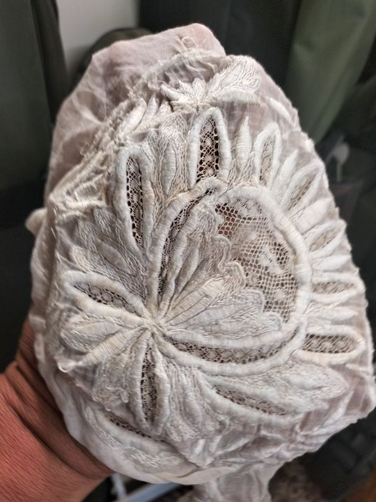 Coiffe dentelle chapeau beguin