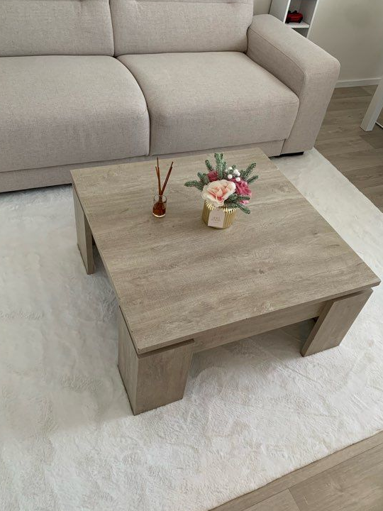 Table basse salon coloris beige clair bois