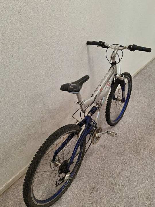 Vélo mixte suspendu italien
