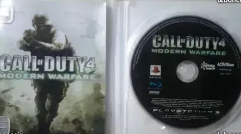 NOTÉ 17/20 PAR JEUXVIDEO_COM ET AVEC + DE 40 RÉCOMPENSES À L'E3 DONT MEILLEUR JEU DU SALON, DE SHOOT ET D'ACTION, MEILLEURS GRAPHISMES : CALL OF DUTY 4 SUR PS3. 1 à 4 JOUEURS MÊME HORS LIGNE