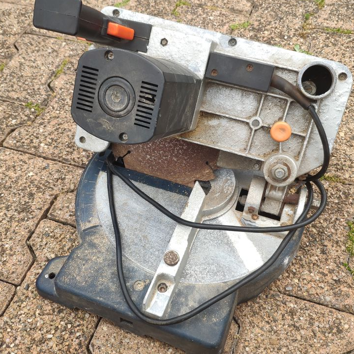 Scie à onglet Technic