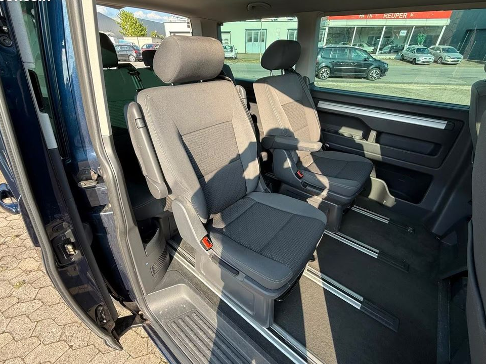 Volkswagen T5 Multivan 2.0 TDI Comfortline 140CH - 2ème Main - 7 Places - BVM - Attelage - 170000KM