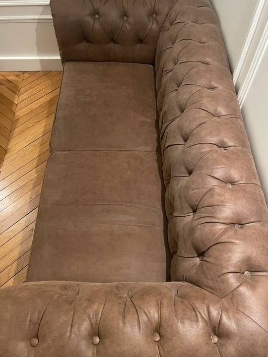 👉 Canapé Chesterfield marron – style cuir – très bon état 🛋️