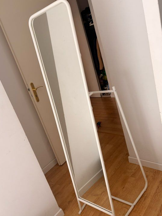 Miroir sur pied porte manteau