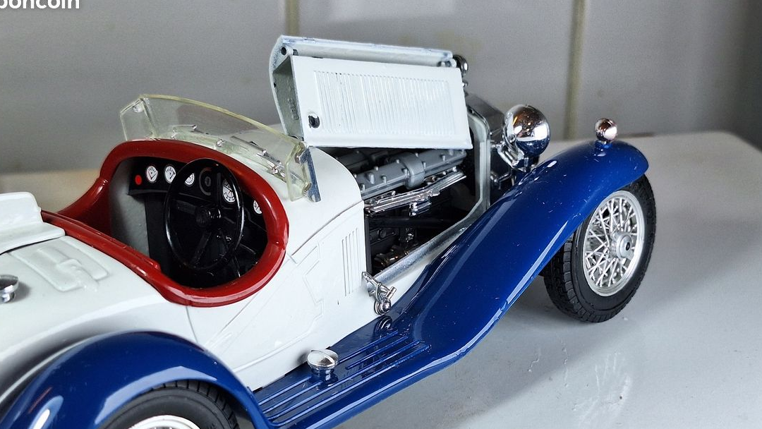 Voiture miniature Collection Alfa Romeo Burago 1/18