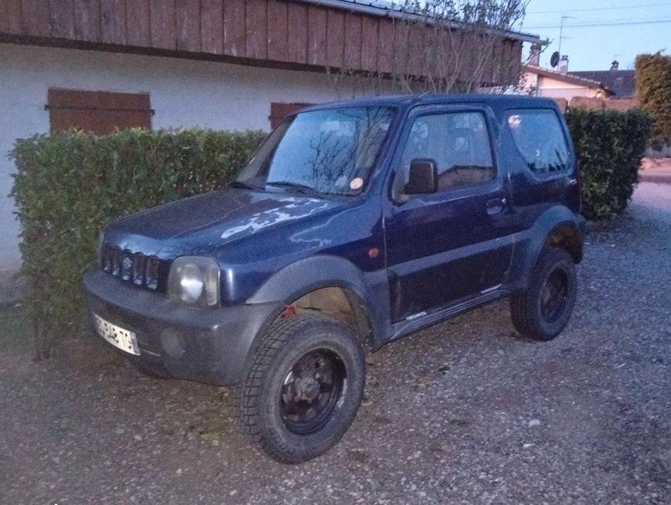 Voiture jimny essence 2005