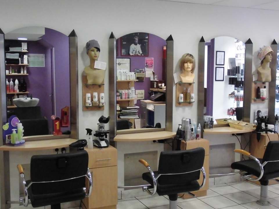 Salon de coiffure et bâtiment