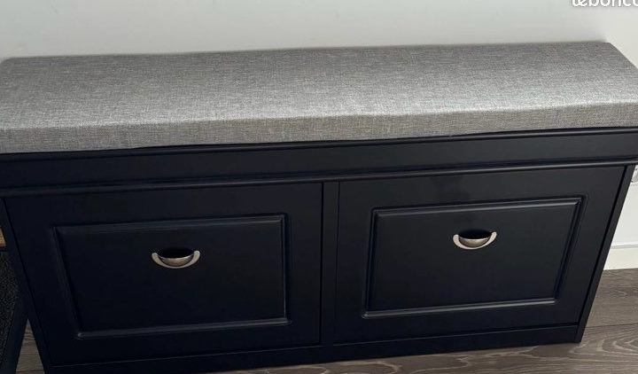 Meuble à chaussures avec banc et coussin comme neuf utilisé 1 mois