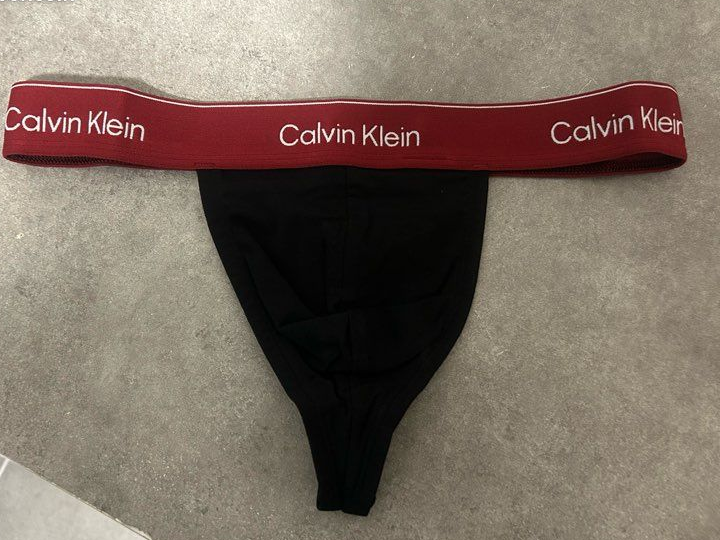 String Calvin Klein neuf