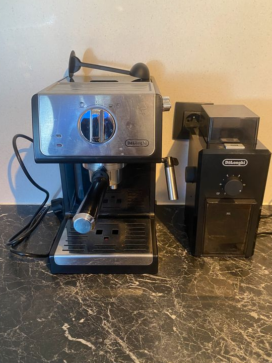 Machine à café et broyeur delonghi