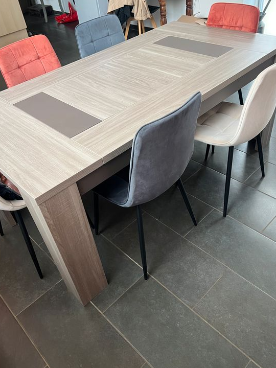 Table de salle à manger moderne – 180 x 95 cm – 150  à débattre