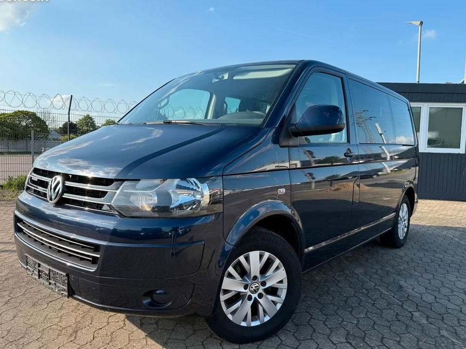 Volkswagen T5 Multivan 2.0 TDI Comfortline 140CH - 2ème Main - 7 Places - BVM - Attelage - 170000KM