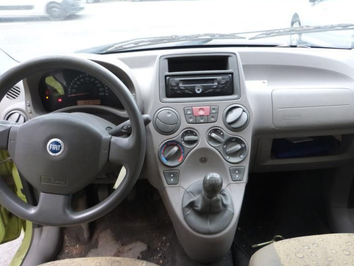Fiat Panda 2 - 1.1I - 54CV - Vert - Essence - 12/2004 - 5 PORTES 5 PLACES - TOUTES PIECES