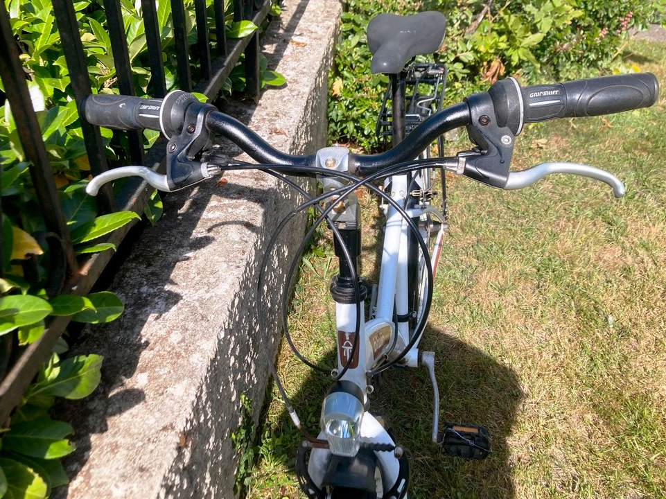 Vélo DECATHLON-ADULTE mixte 1M40 à1m75-roues26 pouces-21 vitesses-porte bagages-GARDE BOUE-lumièresLEEDS NEUVES-guido réglable dans tous le sens -Révisé par mes soins-BON ETAT GENERALE