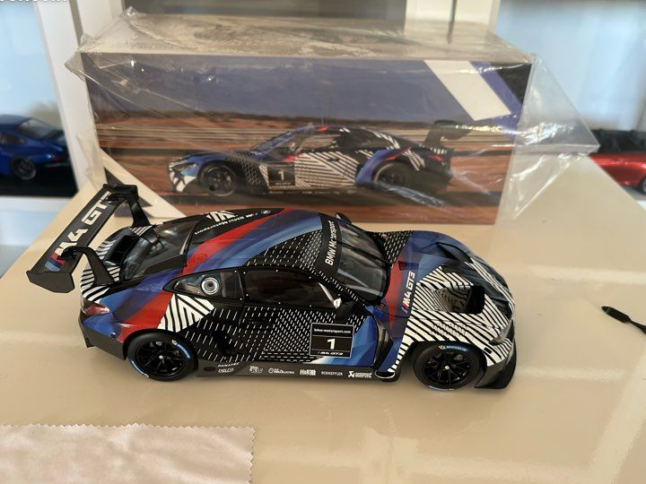 BMW m4 gt3 minichamps 1/18