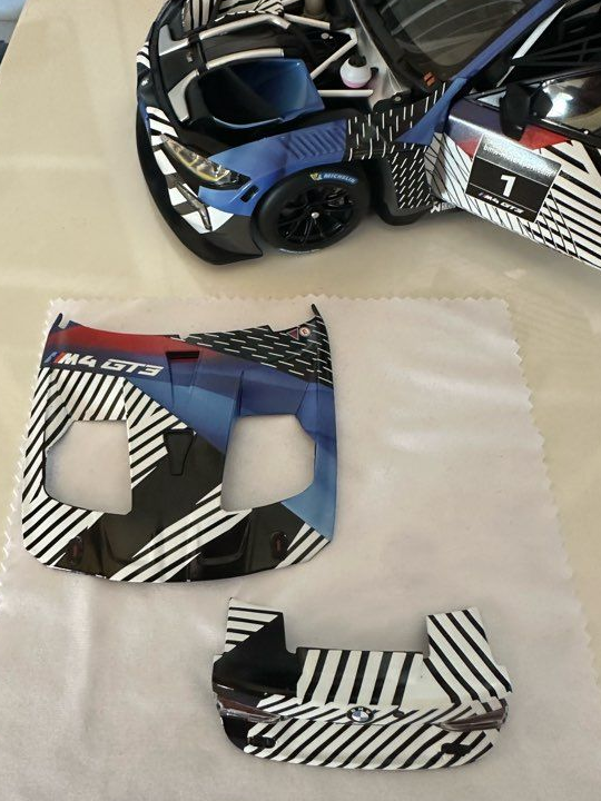 BMW m4 gt3 minichamps 1/18