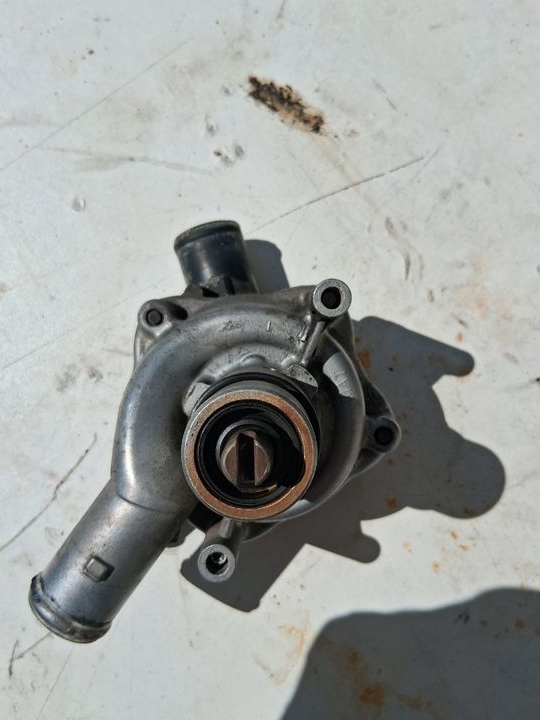 X 11 An 01 pompes a eau origine