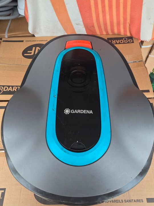 Robot tondeuse GARDENA - SILENO life 1000 - 1000 m² - bluetooth - Remis à neuf par SAV - Facture et garantie 10/2026
