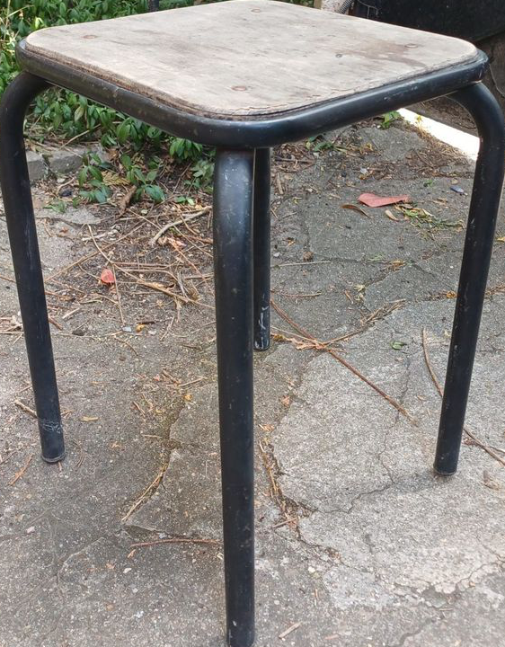 Tabouret d’atelier en métal et bois table de chevet tabouret d’usine mobilier scolaire
