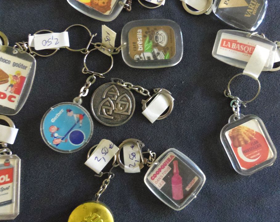 Porte Clés Vintage – ± 25 Pièces - Toutes Marques - Lot N° 4