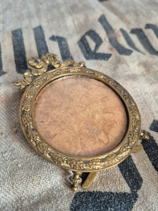 Cadre laiton ancien fin XIXeme 10x8cm détails