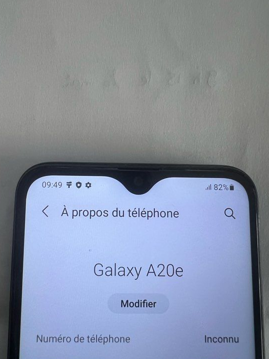 Samsung Galaxy A20e comme neuf